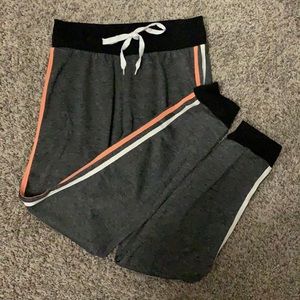 R21 joggers